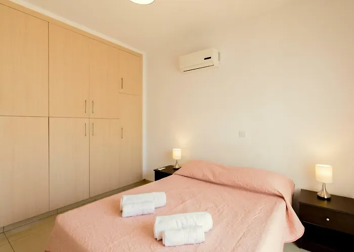 Oceania Bay Village Aparthotel 4*